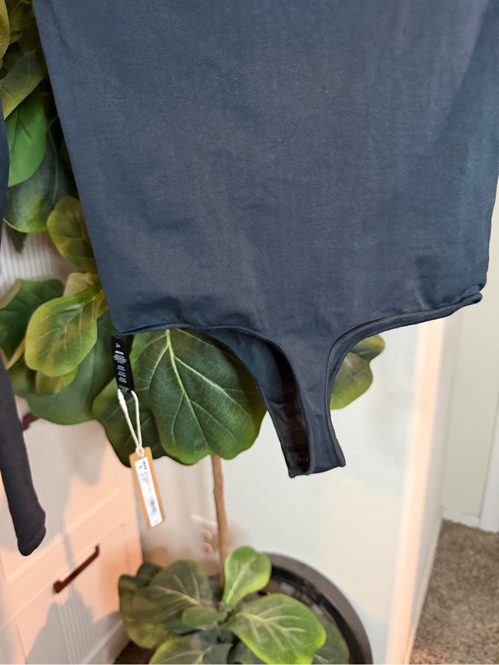SKIMS Scoop Neck Long Sleeve Black Bodysuit - Picture 7 of 12